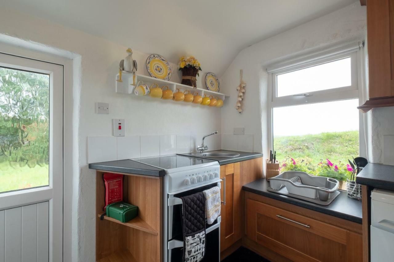 Yellow Cottage, Doolin Knockfin Cross Roads エクステリア 写真