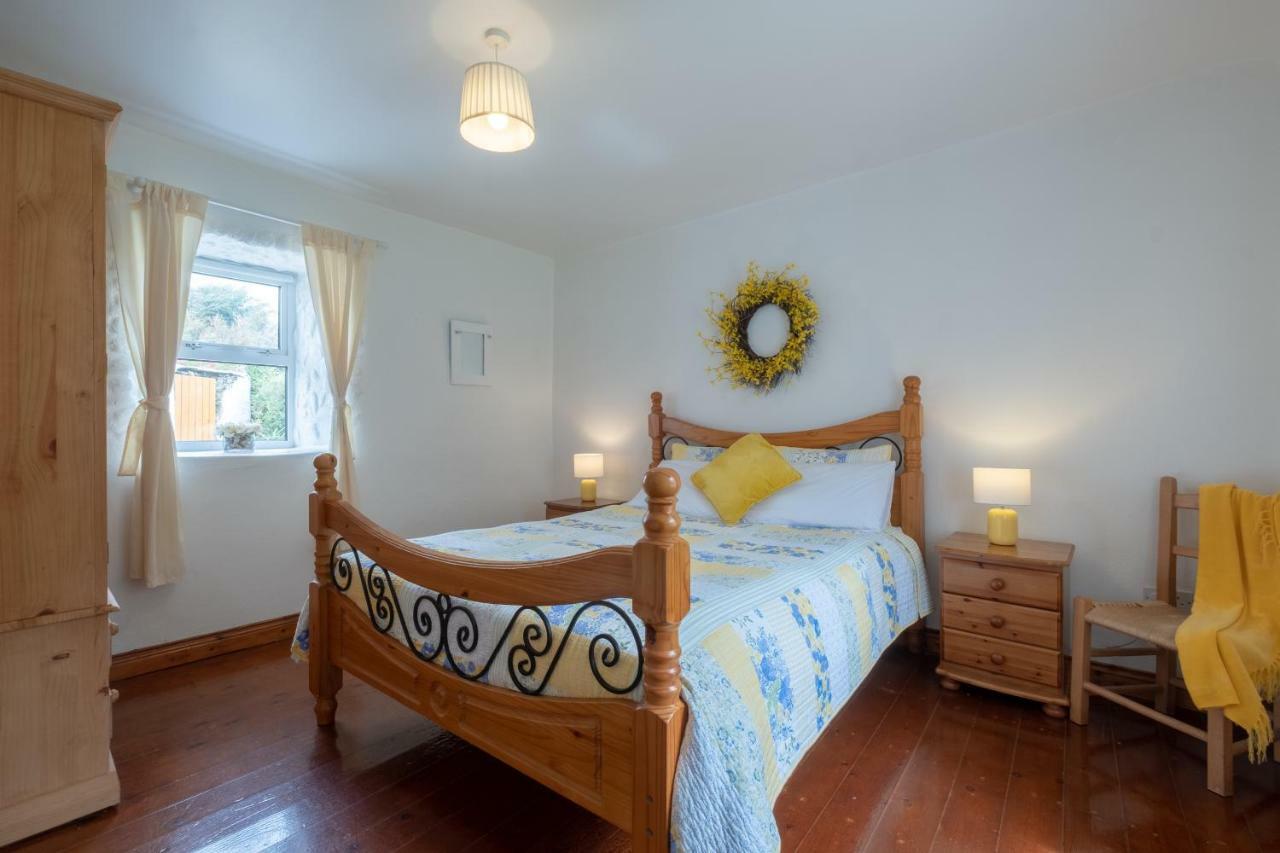 Yellow Cottage, Doolin Knockfin Cross Roads エクステリア 写真
