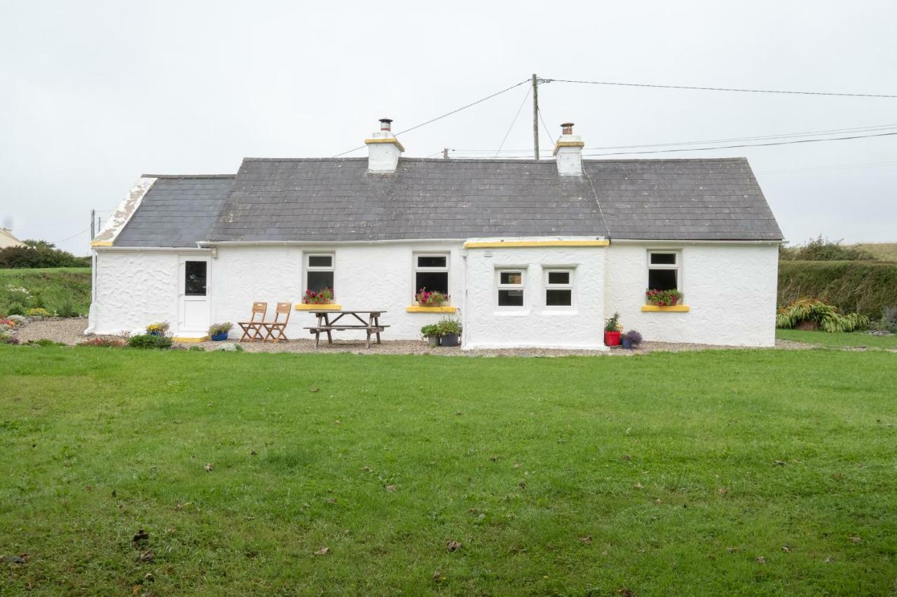 Yellow Cottage, Doolin Knockfin Cross Roads エクステリア 写真