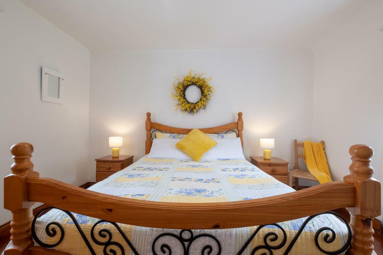 Yellow Cottage, Doolin Knockfin Cross Roads エクステリア 写真